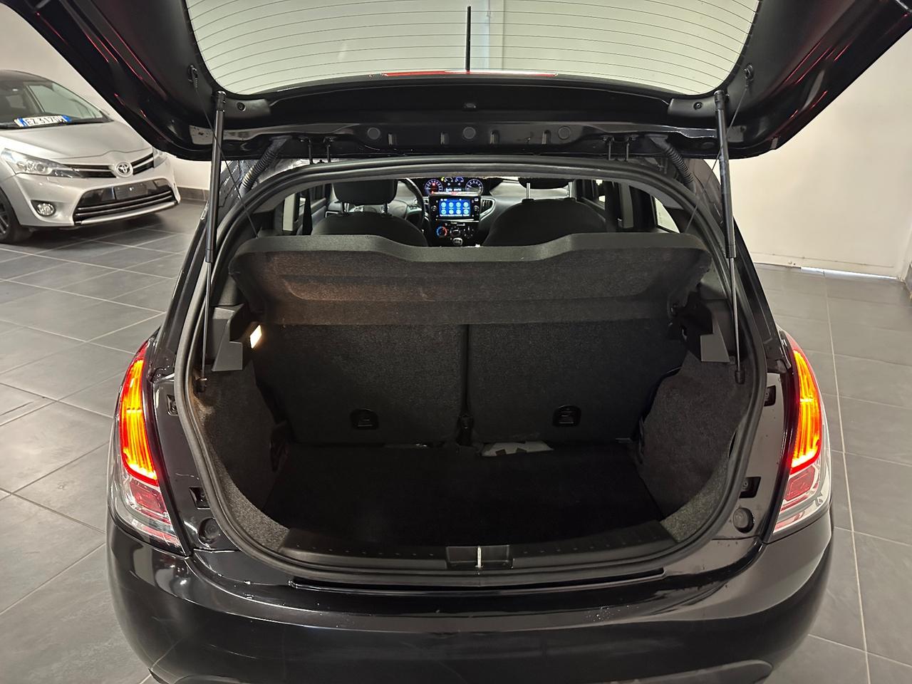 LANCIA YPSILON 1.0 HYBRID 69CV PRONTA CONSEGNA GARANZIA