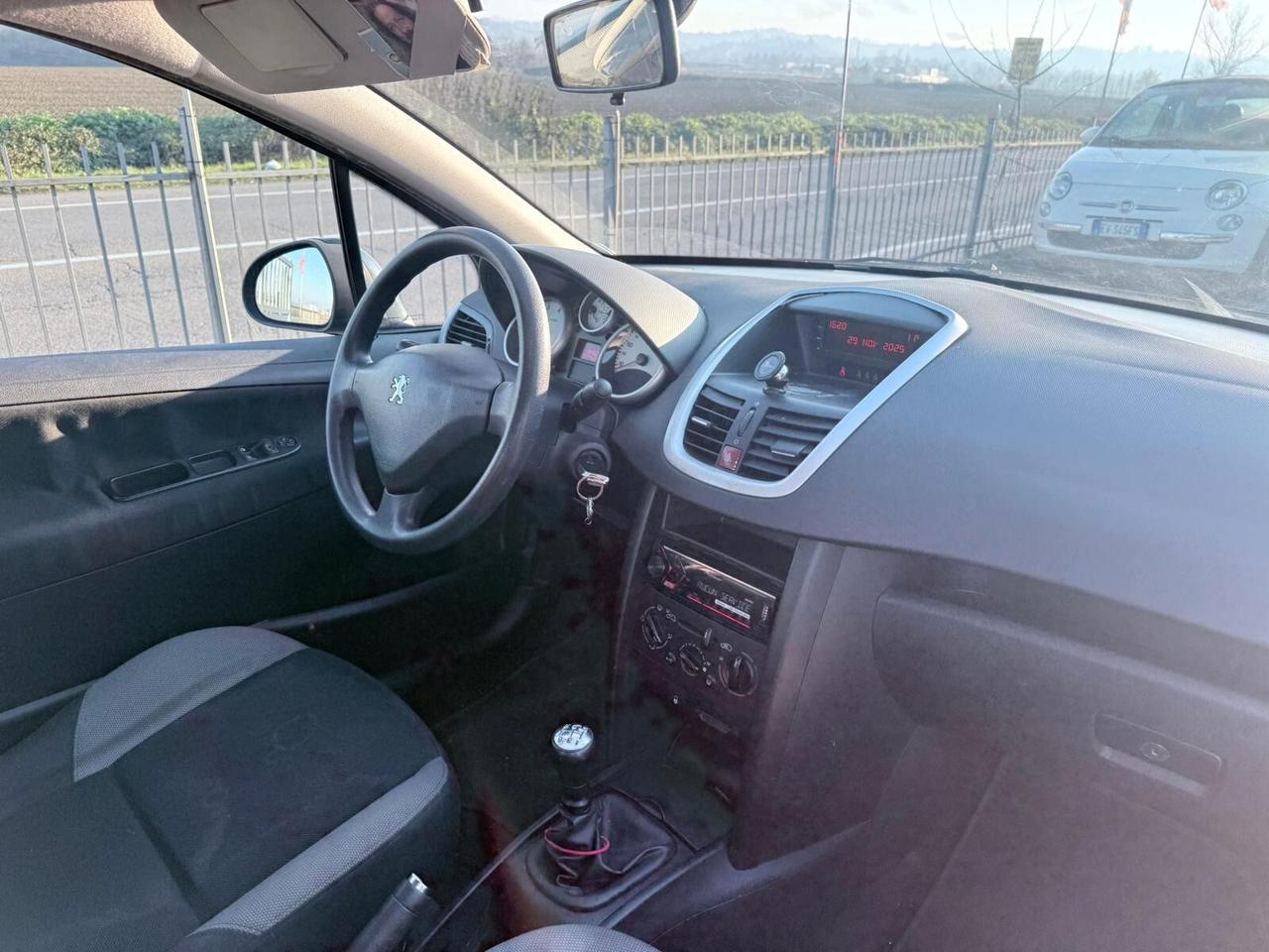 Peugeot 207 1.4 BENZINA 2006 NEOP.