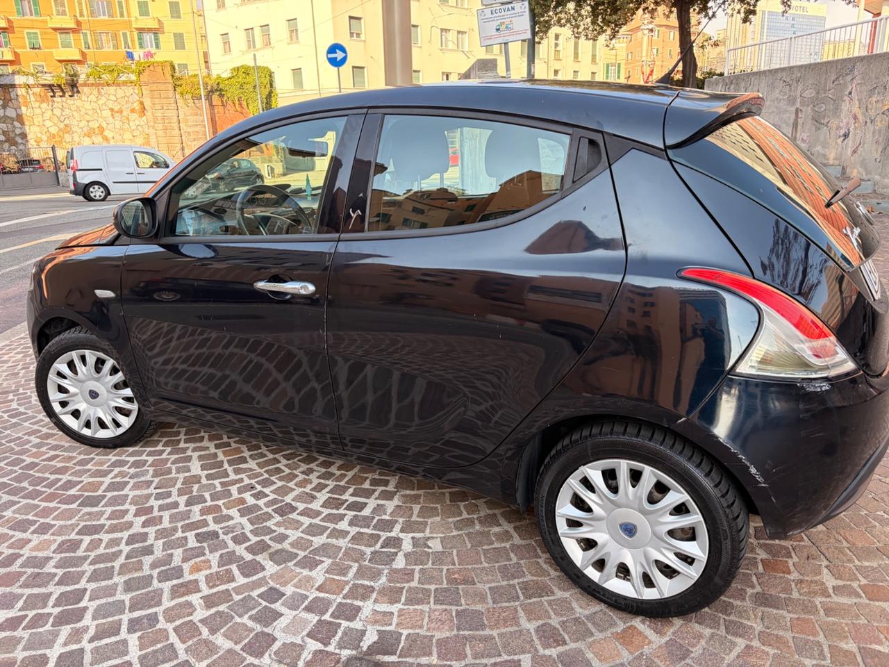 Lancia Ypsilon 1.2 69 CV 5 porte S&S Silver
