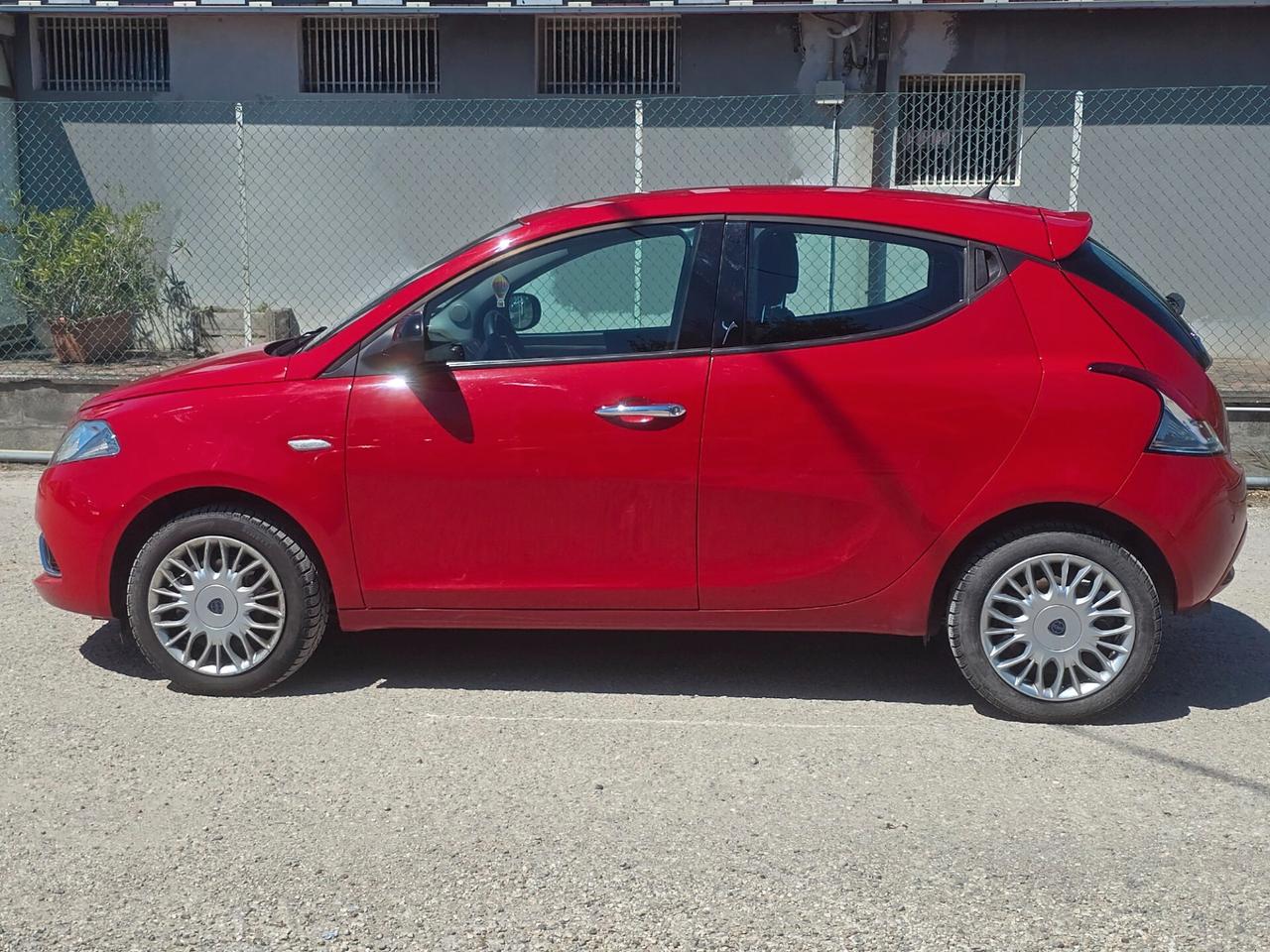 Lancia Ypsilon 1.2 69 CV 5 porte Unyca