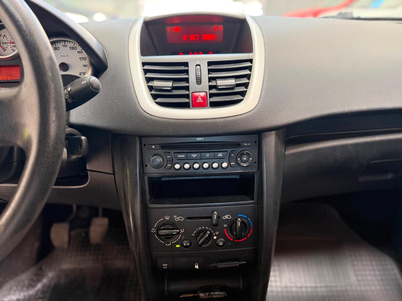 Peugeot 207 1.4 8V 75CV 3p. X Line