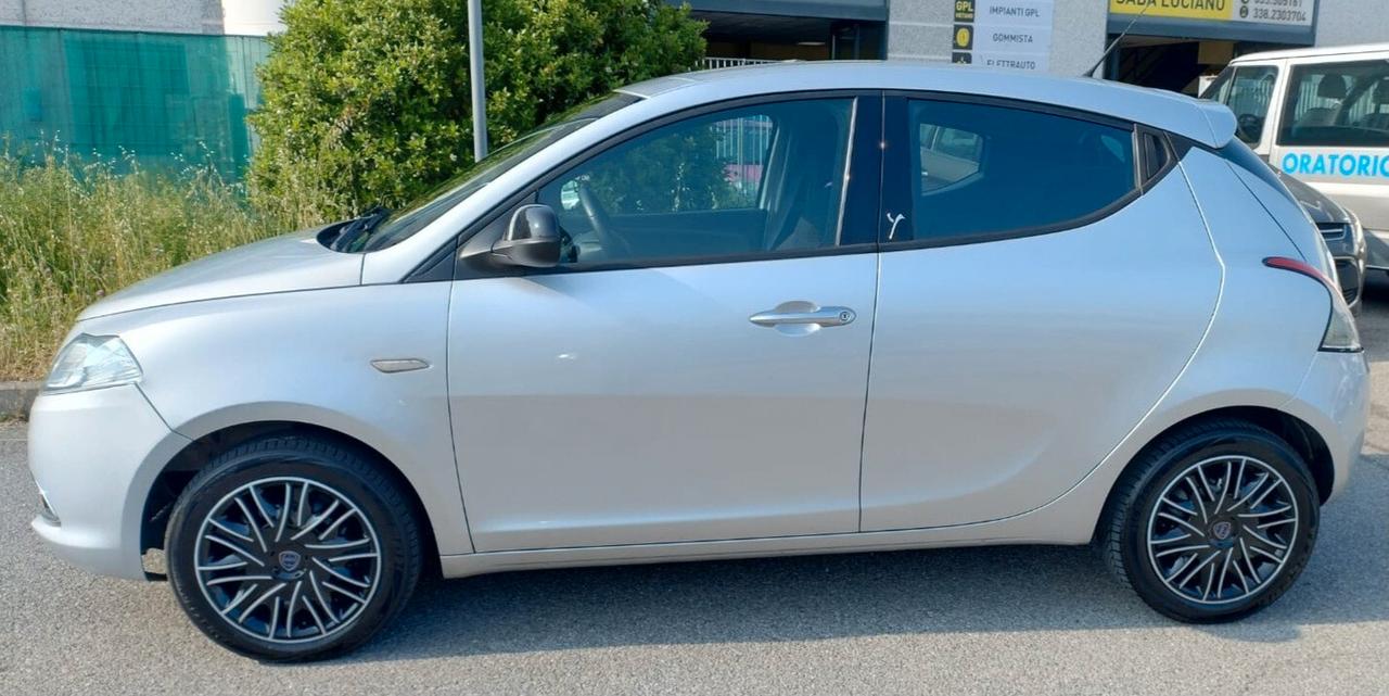 Lancia Ypsilon 1.2 69 CV 5 porte Platinum