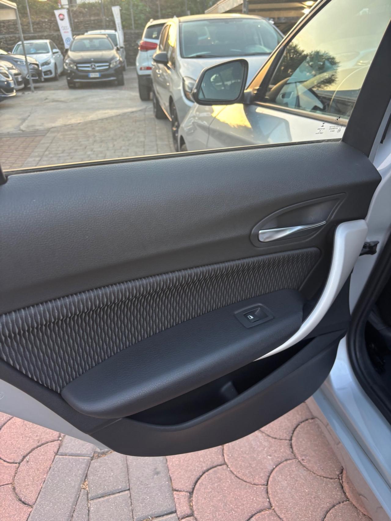 Bmw 118 118d 5p. Business Advantage