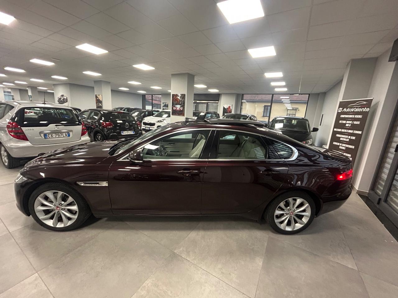 Jaguar XF 2.0 D 180 CV 2017 tetto apribile km 98000