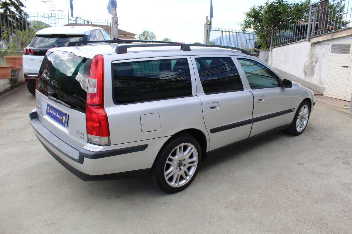 VOLVO - V70 - 2.4 D5 20V Momentum