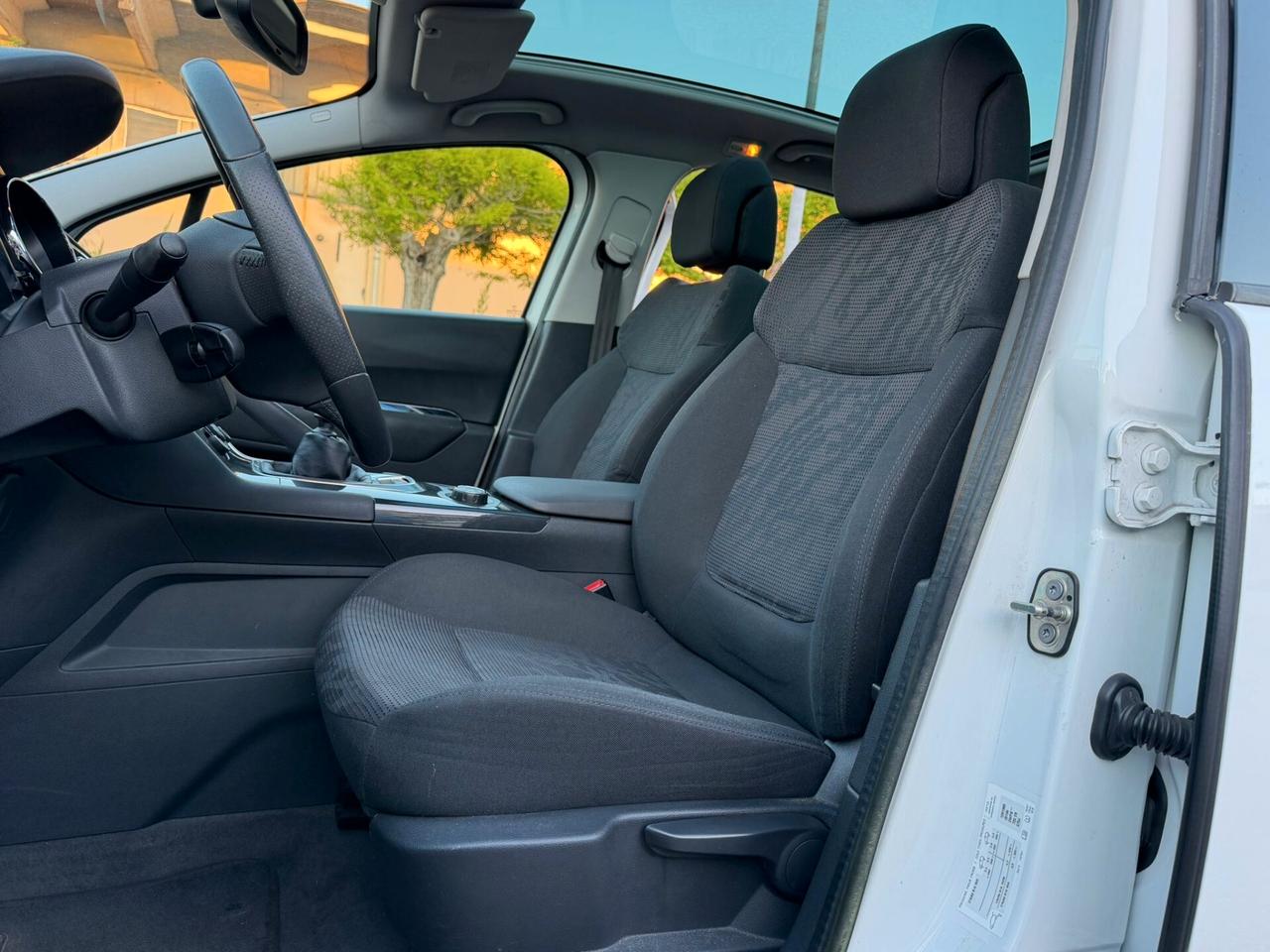 Peugeot 3008 1.6 HDi 115CV Business