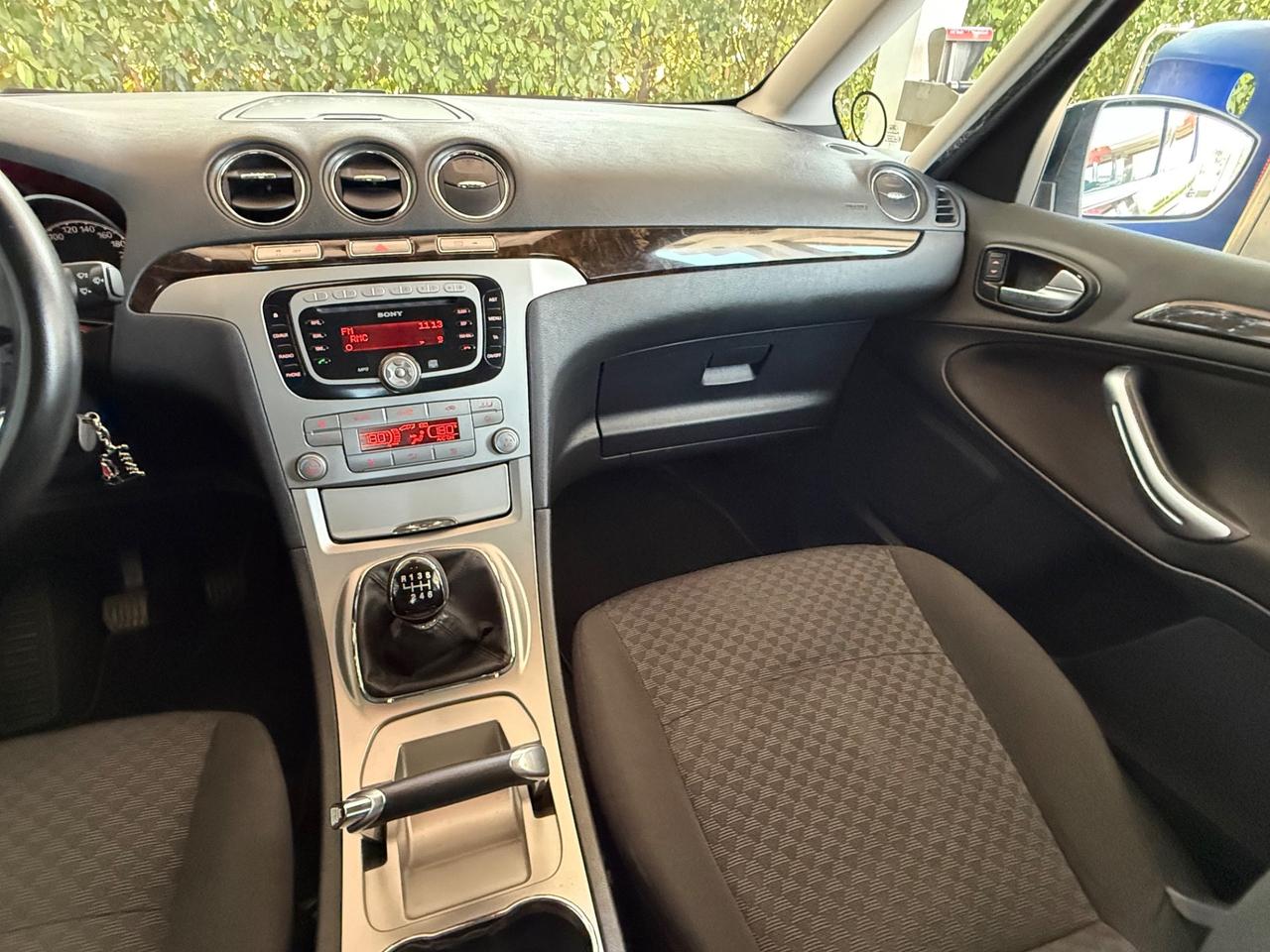 Ford Galaxy 2.0 TDCi 140 CV Ghia DPF