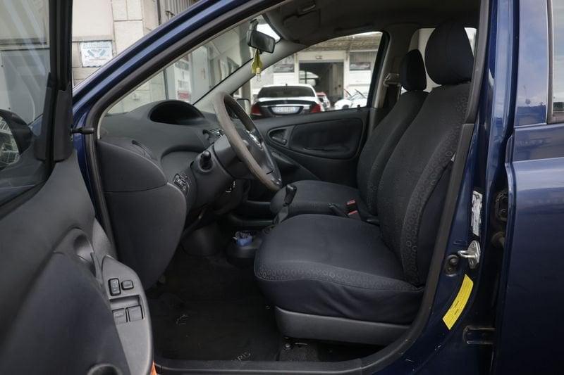 Toyota Yaris TOYOTA Yaris 1.0 16V CAT 5P SOL BLUE 48KW ANNO 2003
