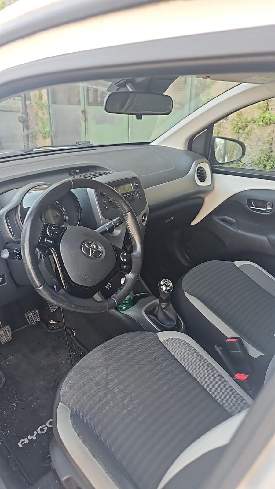 Toyota Aygo 1.0 VVT-i 72 CV 5 porte x-cool 2019