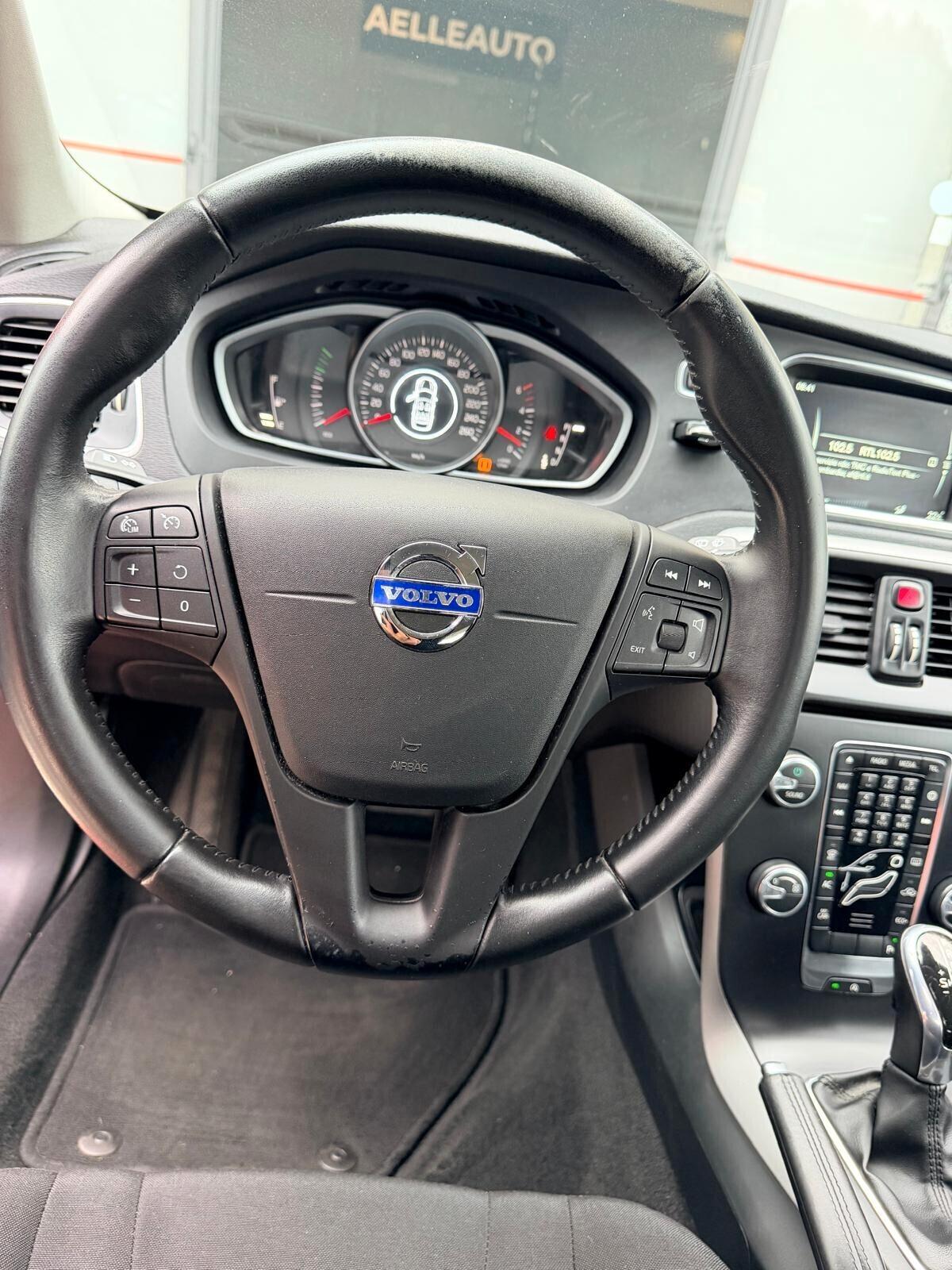 Volvo V40 D2 R-design Momentum