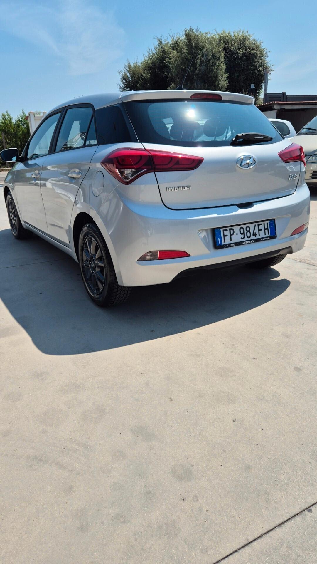 Hyundai i20 1.1 CRDi 12V 5 porte Blackline