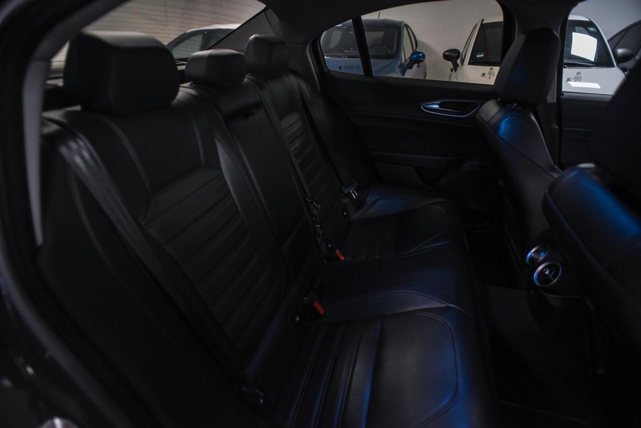 Alfa Romeo Giulia 2.2 Turbodiesel 210 CV AT8 AWD Q4 Veloce