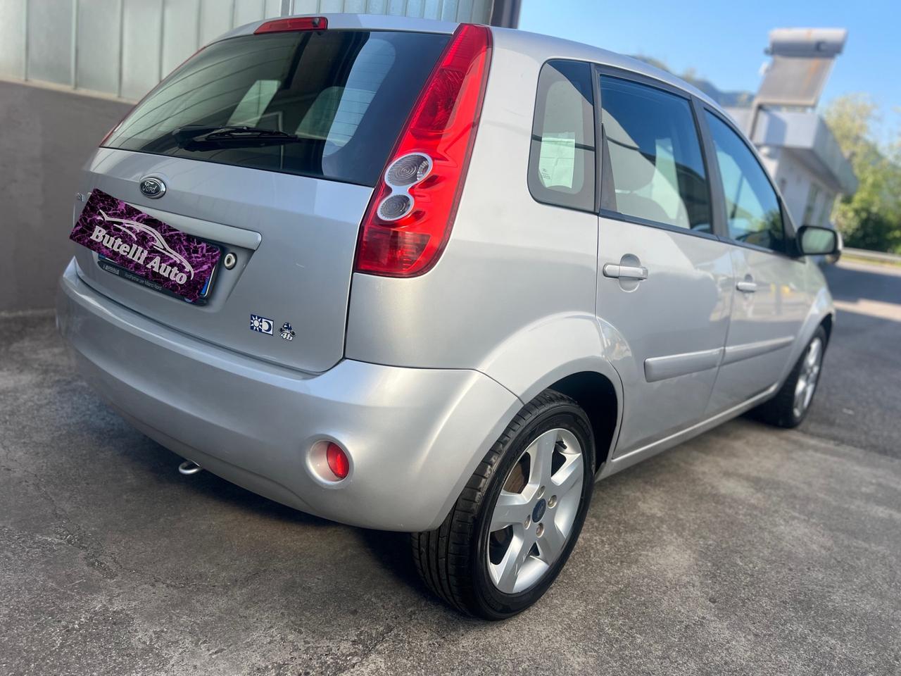 Ford Fiesta 1.2 BENZ PER NEOPATENTATI
