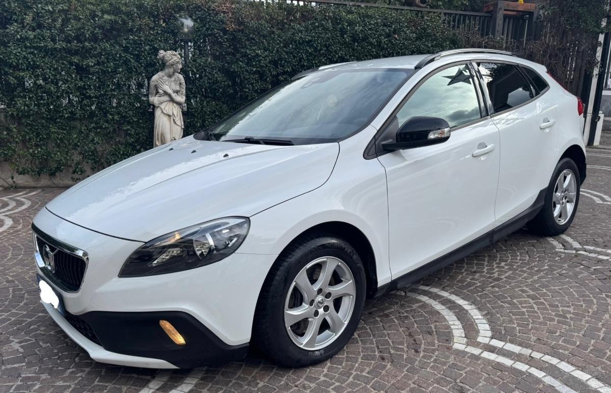 VOLVO V40 Cross Country D2 Summum