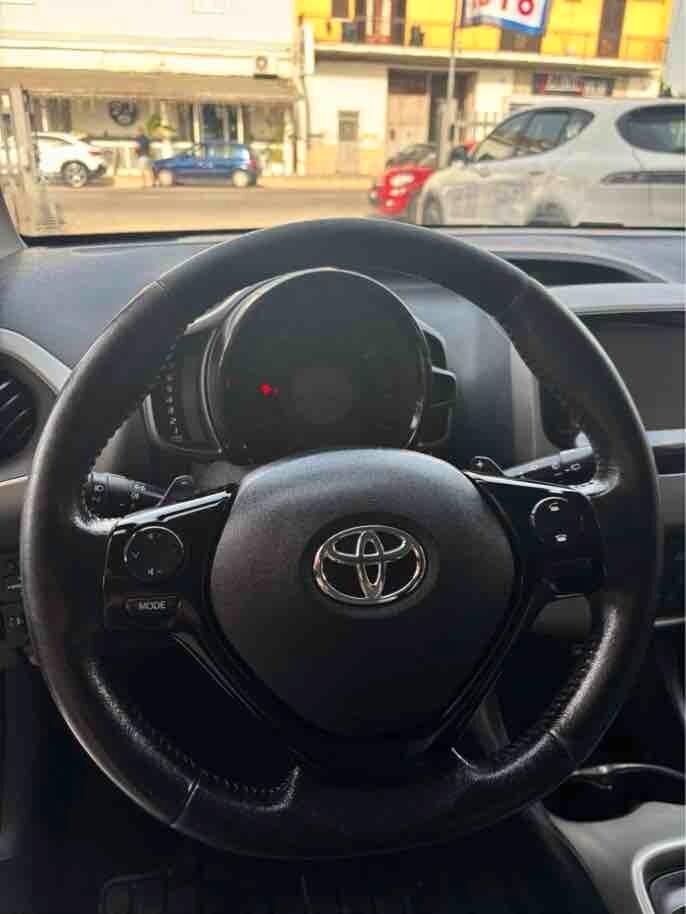 Toyota Aygo 1.0 VVT-i 69 CV 5 porte x-play TSS MMT