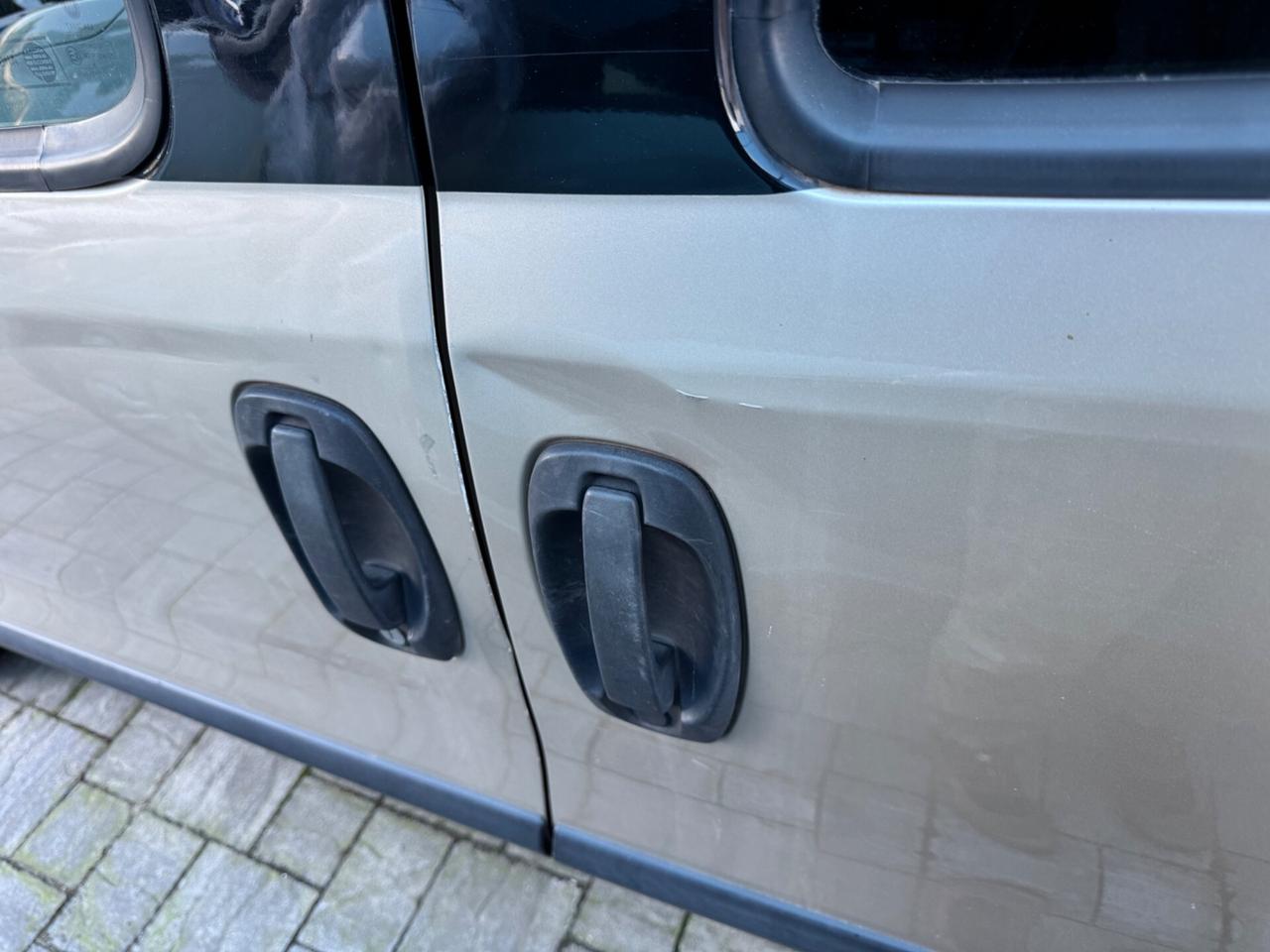 Fiat Doblo 5 posti automatico