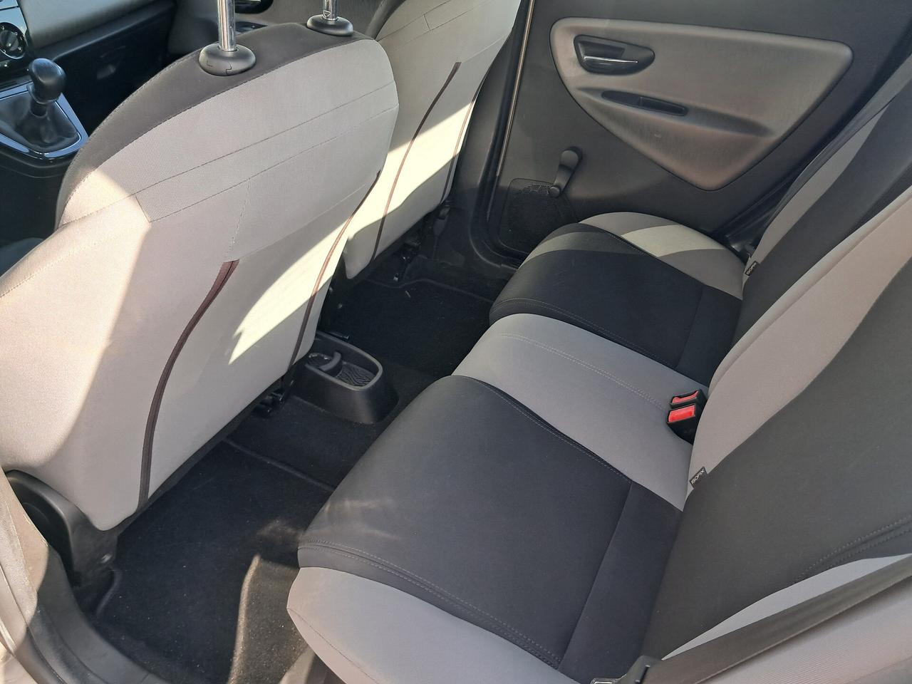 Lancia Ypsilon 1.2 69 CV 5 porte S&S Silver