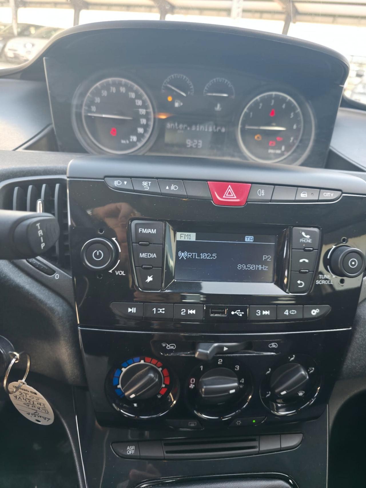Lancia Ypsilon 1.2 69 CV 5 porte Platinum