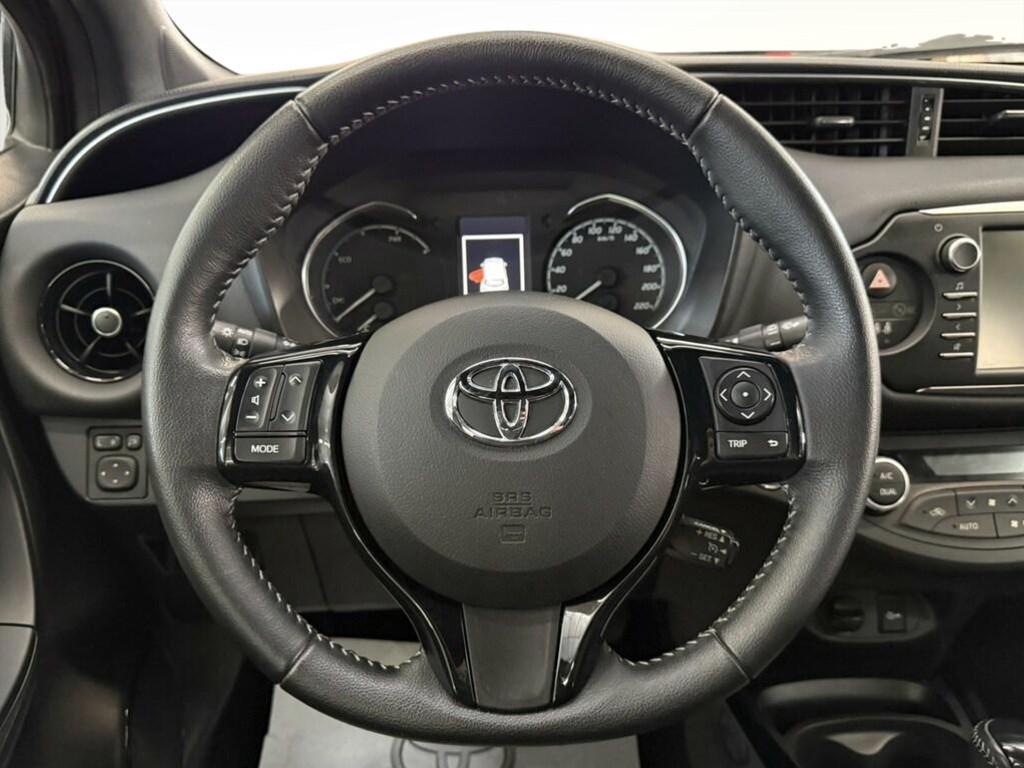 Toyota Yaris 5 Porte 1.5 VVT-i Hybrid Lounge Red/Bronze E-CVT