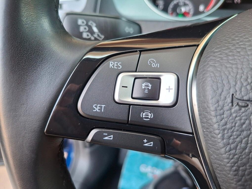 Volkswagen Golf 7.5 1.5 TGI 130cv Pelle/Fari LED - 2019