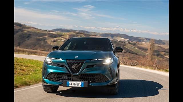 Alfa Romeo Junior 1.2 145CV Hybrid eDCT6 ibrida Sport utility vehicle 5-door (Euro 6E)