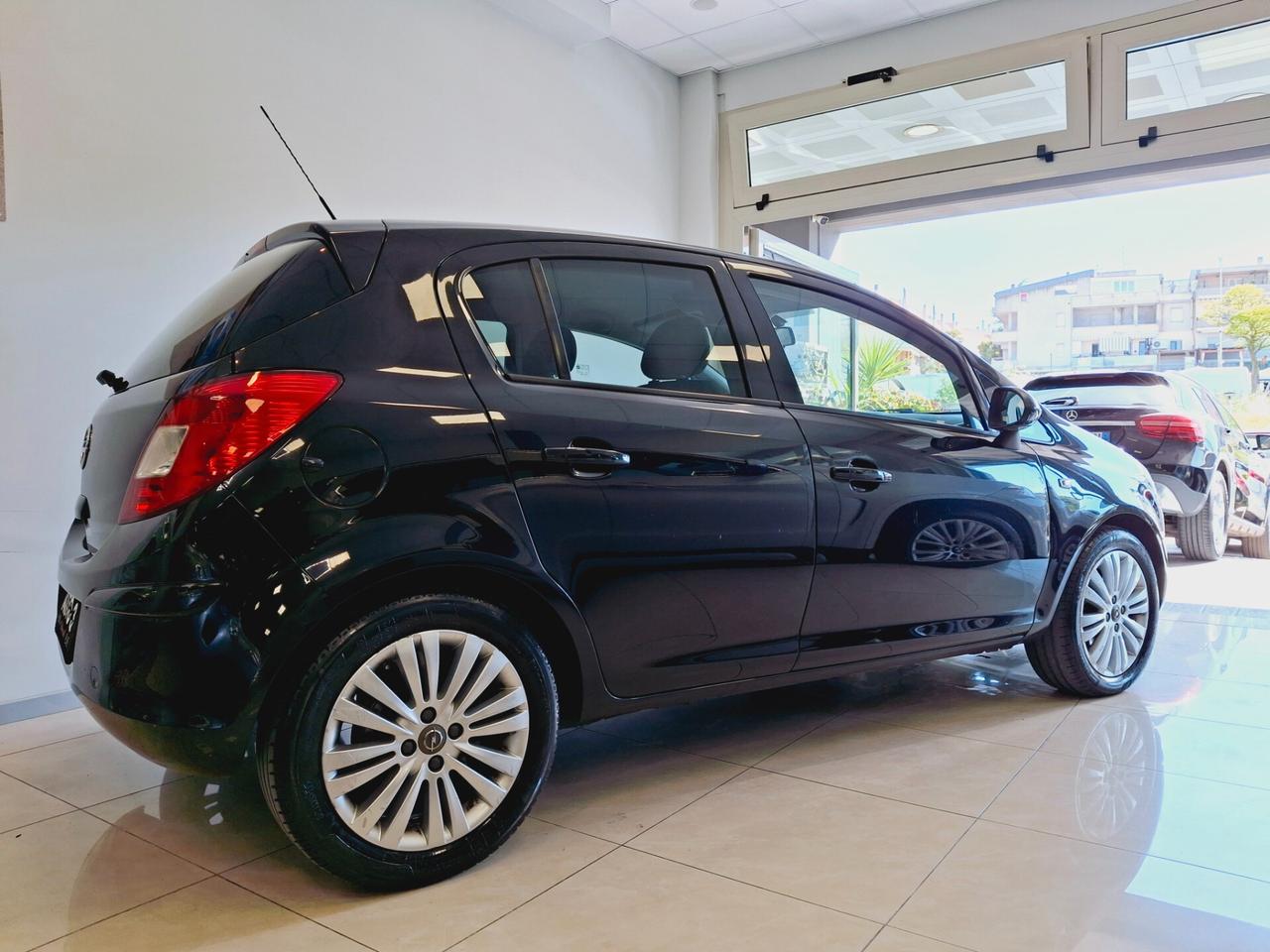 Opel Corsa 1.2 5 porte Cosmo