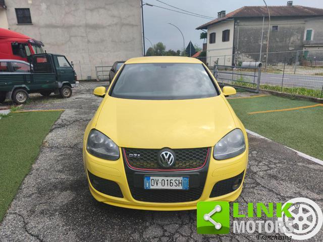 VOLKSWAGEN Golf GTI PIRELLI