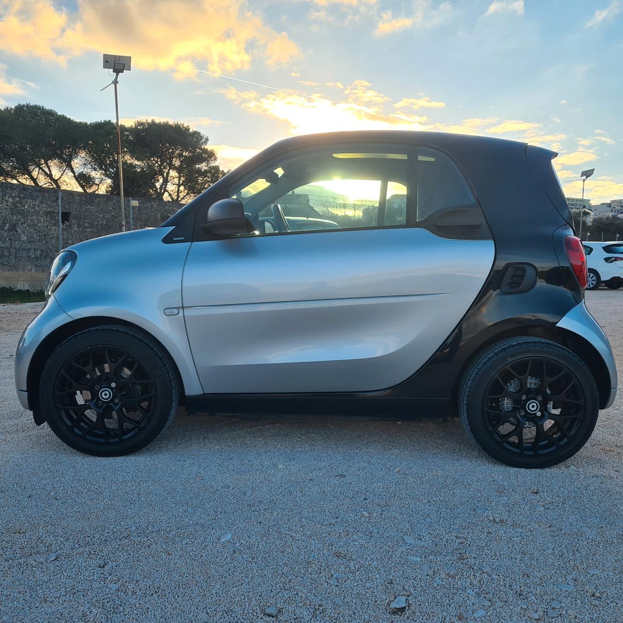 Smart ForTwo 70 1.0 Passion LED NAVI TETTO PANORAMICO FULL FULL SCONTO FINANZIAMENTO 1000 EURO