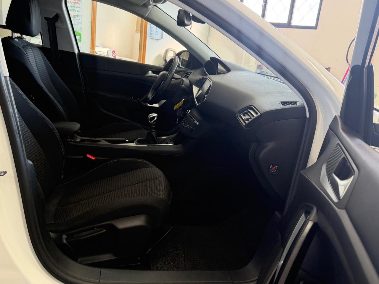 Peugeot 308 BlueHDi 100 S&S Active
