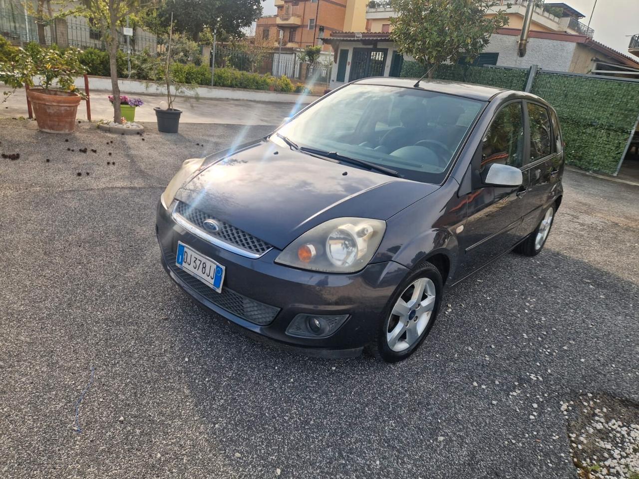 Ford Fiesta 1.2 16V 5p. Ghia