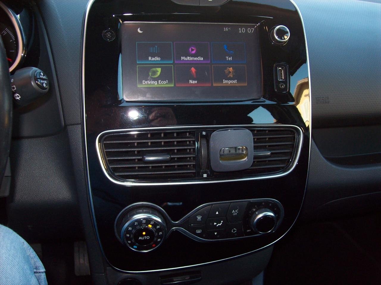 Renault Clio dCi 8V 90 CV EDC 5 porte Moschino Life neopatentati