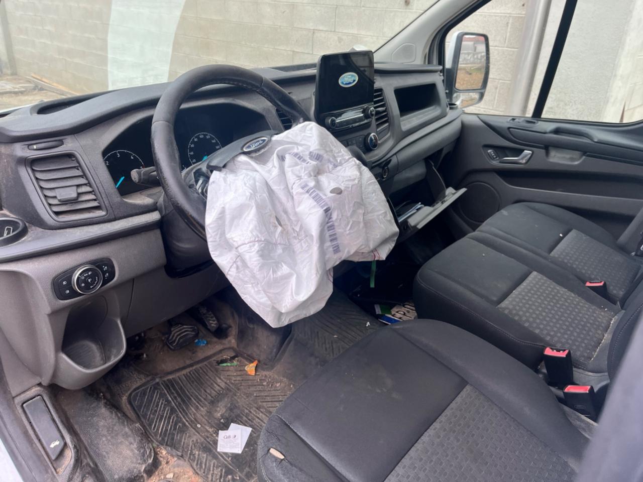 Ford transit custum 2018 automatico sinistrato