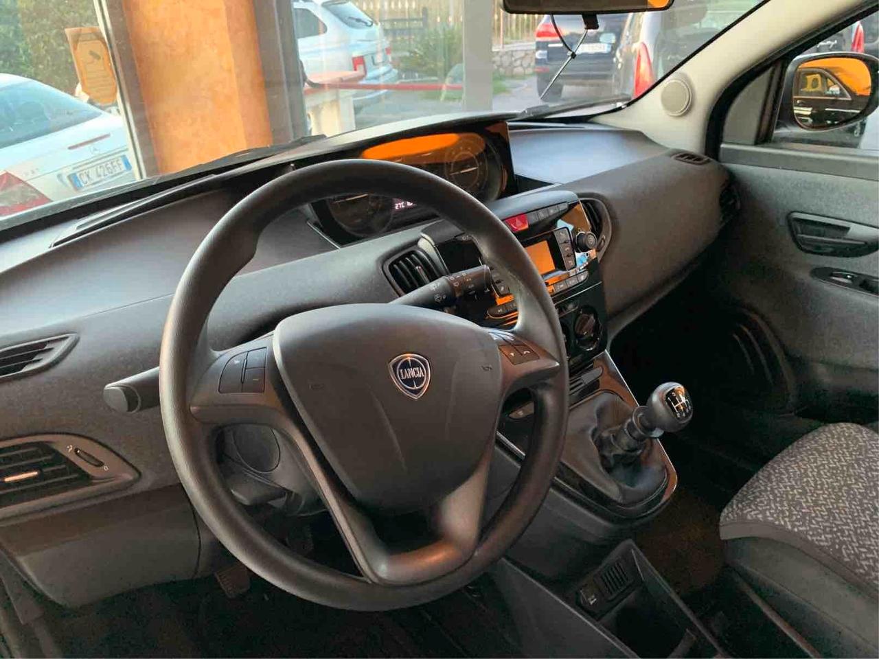 Lancia Ypsilon 1.0 Hybrid