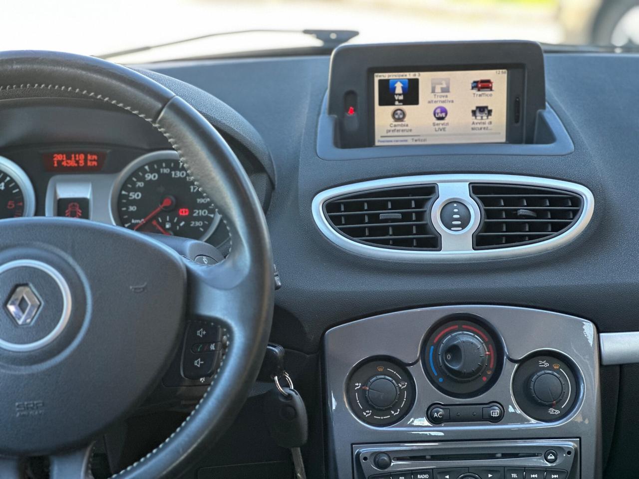 Renault CLIO 1.5 DIESEL 2012 - TOM TOM