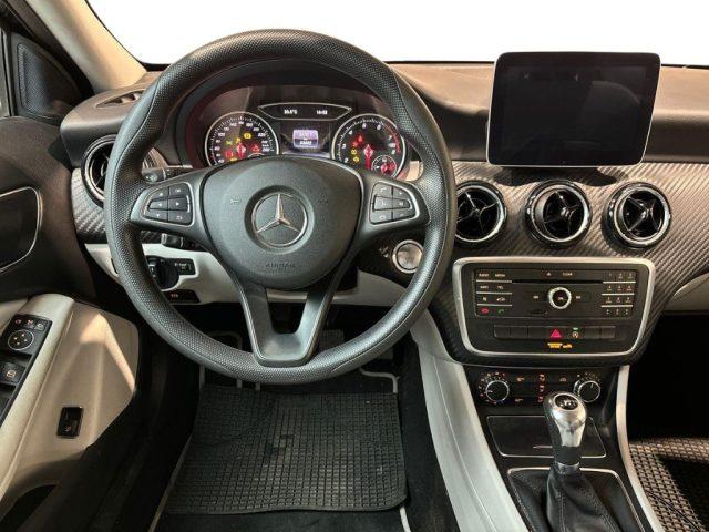 MERCEDES-BENZ GLA 180 Business Navi