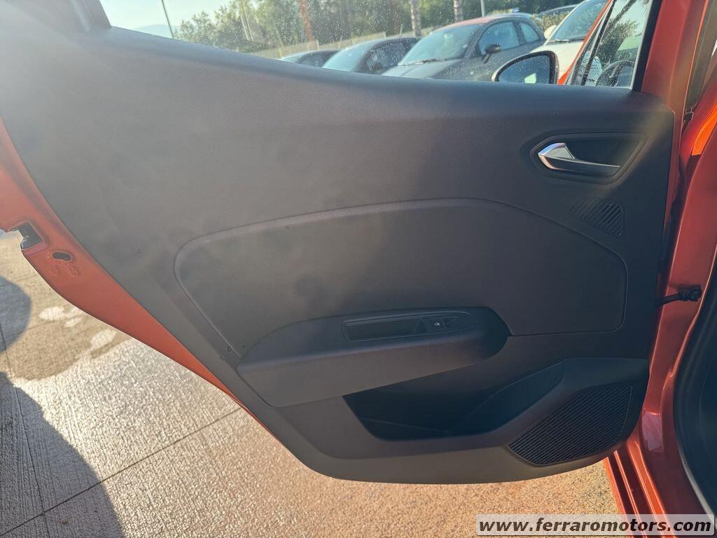Renault Clio SCe 65 CV neo patentati a soli 179 euro al mese