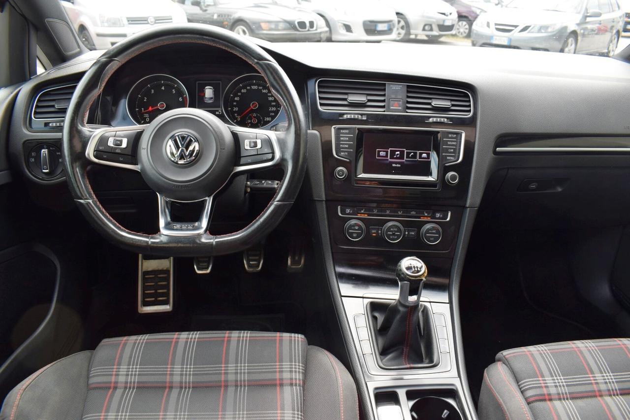 Volkswagen Golf GTI 2.0 220cv 5p TETTO APRIBILE + KIT INVERNO