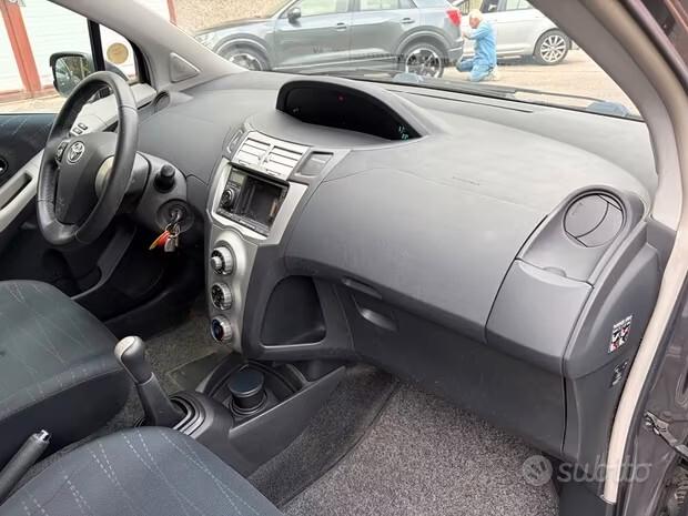TOYOTA YARIS 1.4 D 5 PORTE NAVI "PERFETTA"