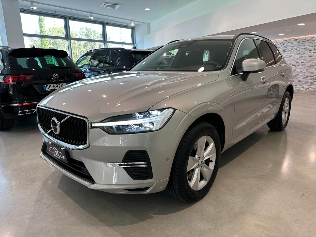Volvo XC60 B4 (d) AWD Geartronic Momentum VAN