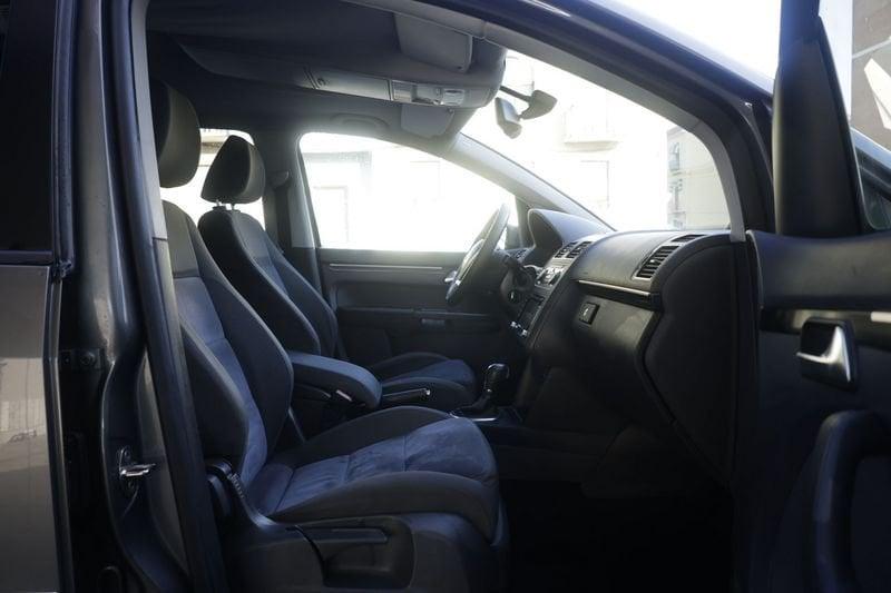 Volkswagen Touran Volkswagen Touran Business 2.0 TDI 140 CV DSG Highline 7 Posti Unicoproprietario