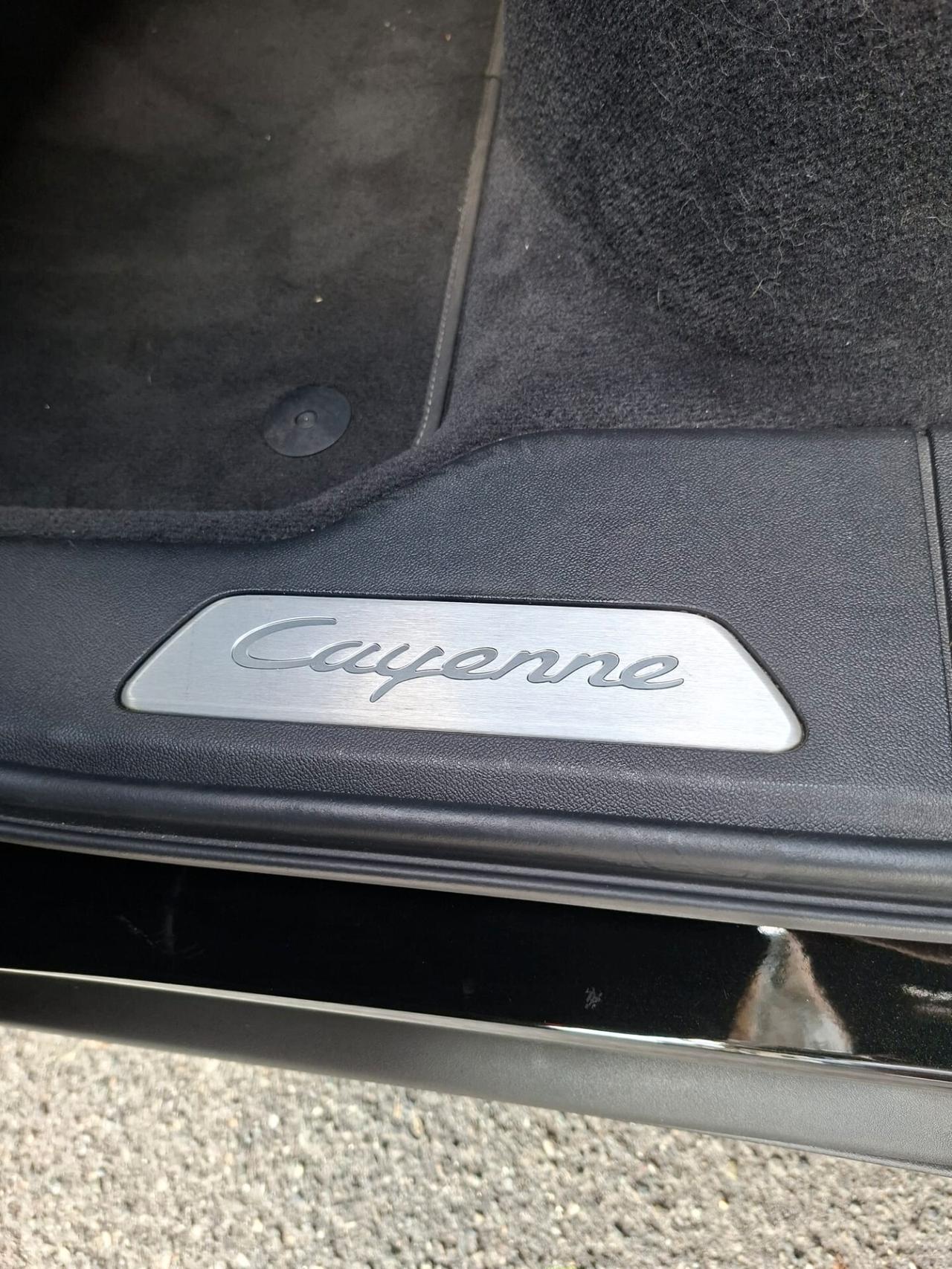 Porsche Cayenne 3.0 V6 E-Hybrid Platinum Edition