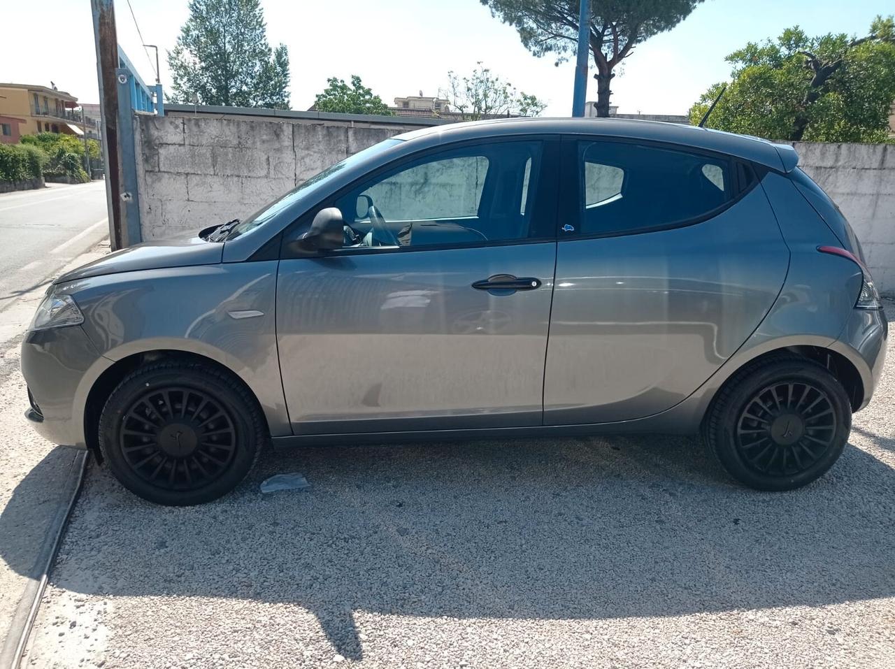 Lancia Ypsilon 1.2 69CV Elefantino Blu 700€ Gpl