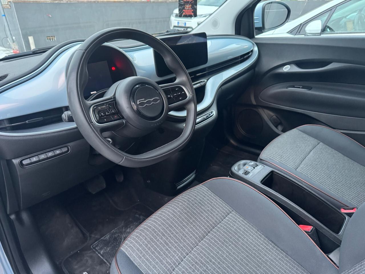 Fiat 500 500e Berlina 42 kWh La Prima