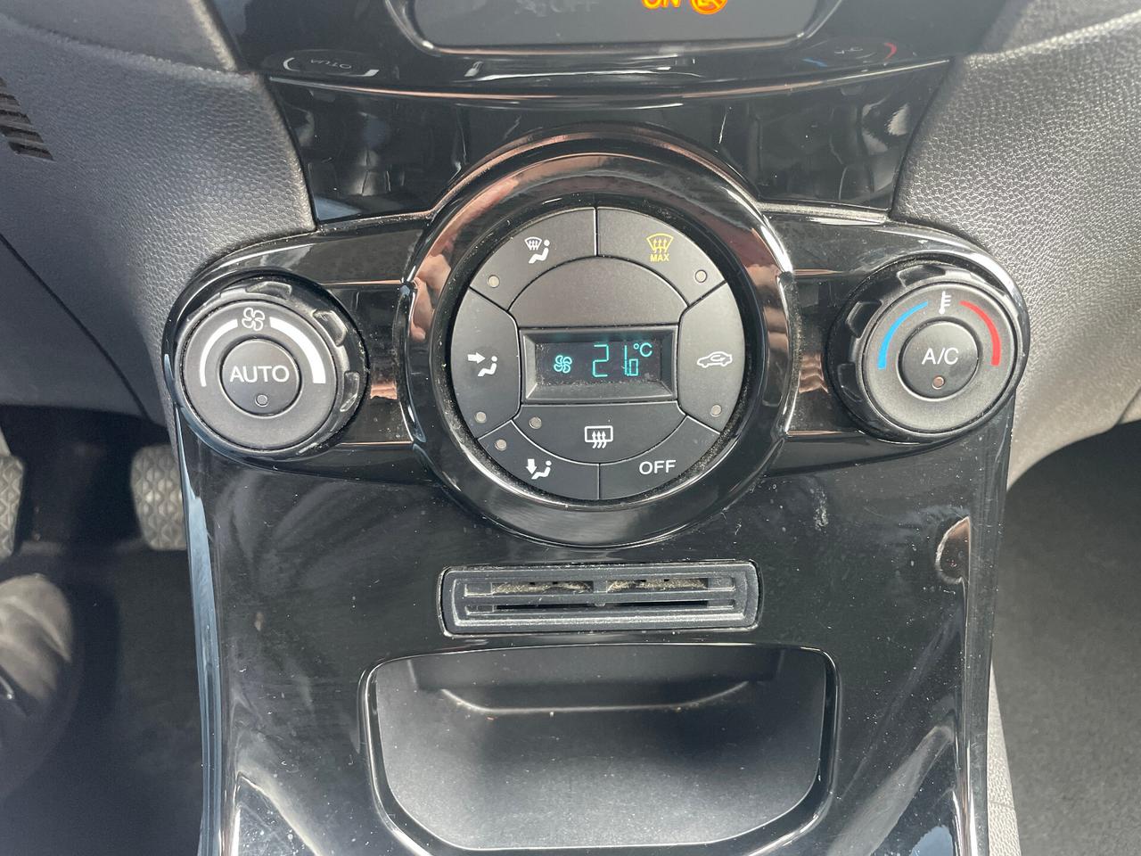 Ford Fiesta 1.4 5p. Bz.- GPL 95cv Titanium-NAVIGATORE