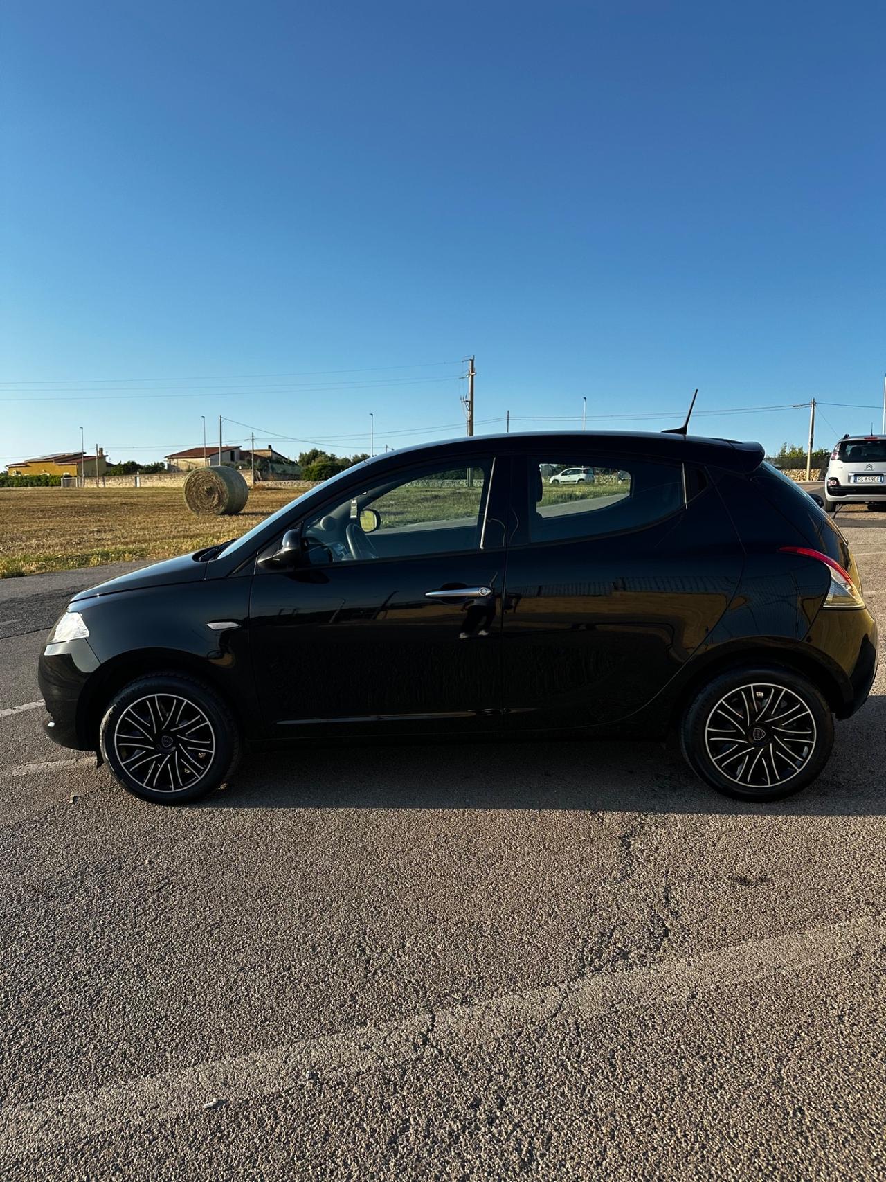 Lancia Ypsilon 1.0 FireFly 5 porte S&S Hybrid Oro