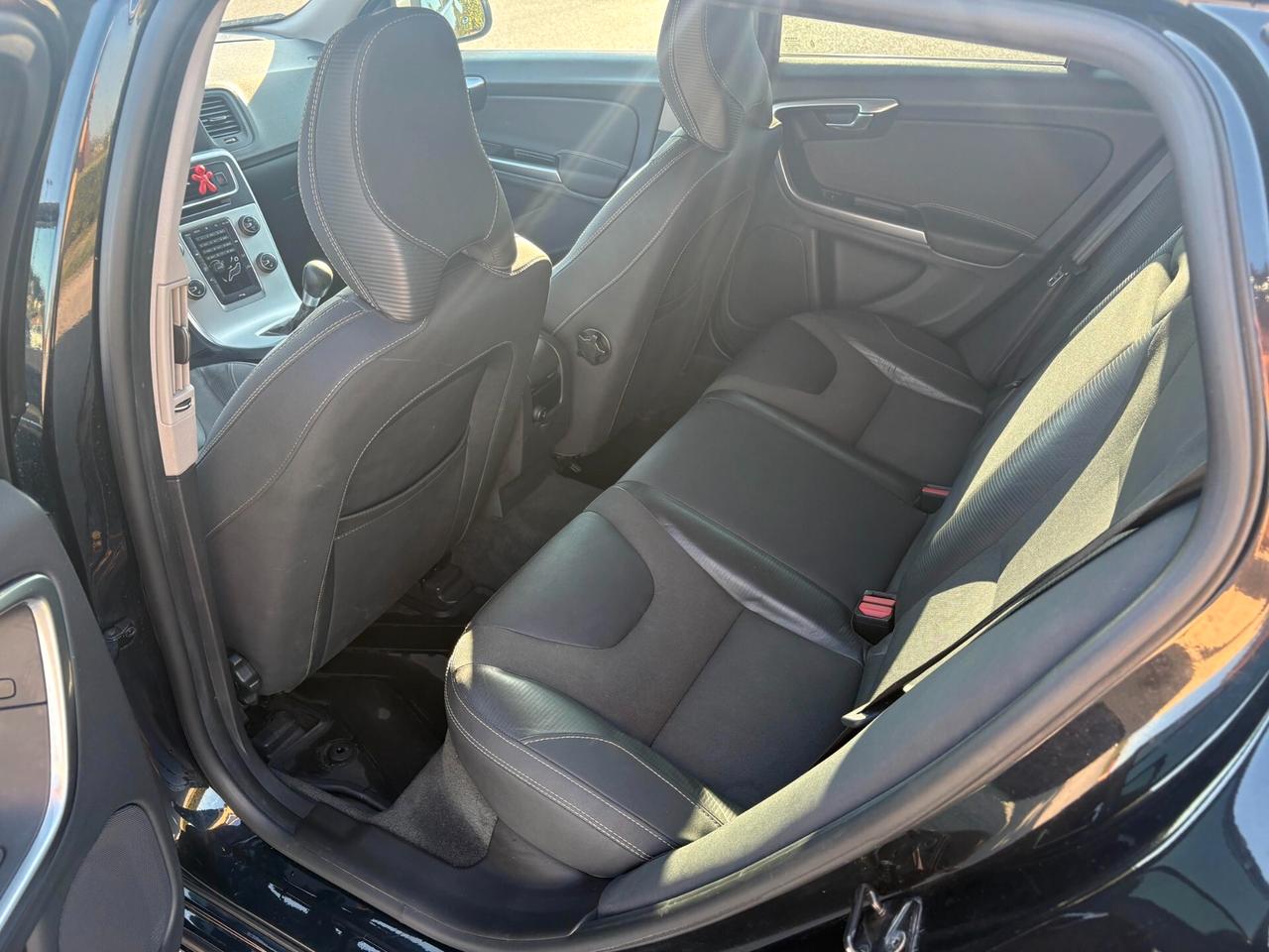 Volvo V60 D3 R-design
