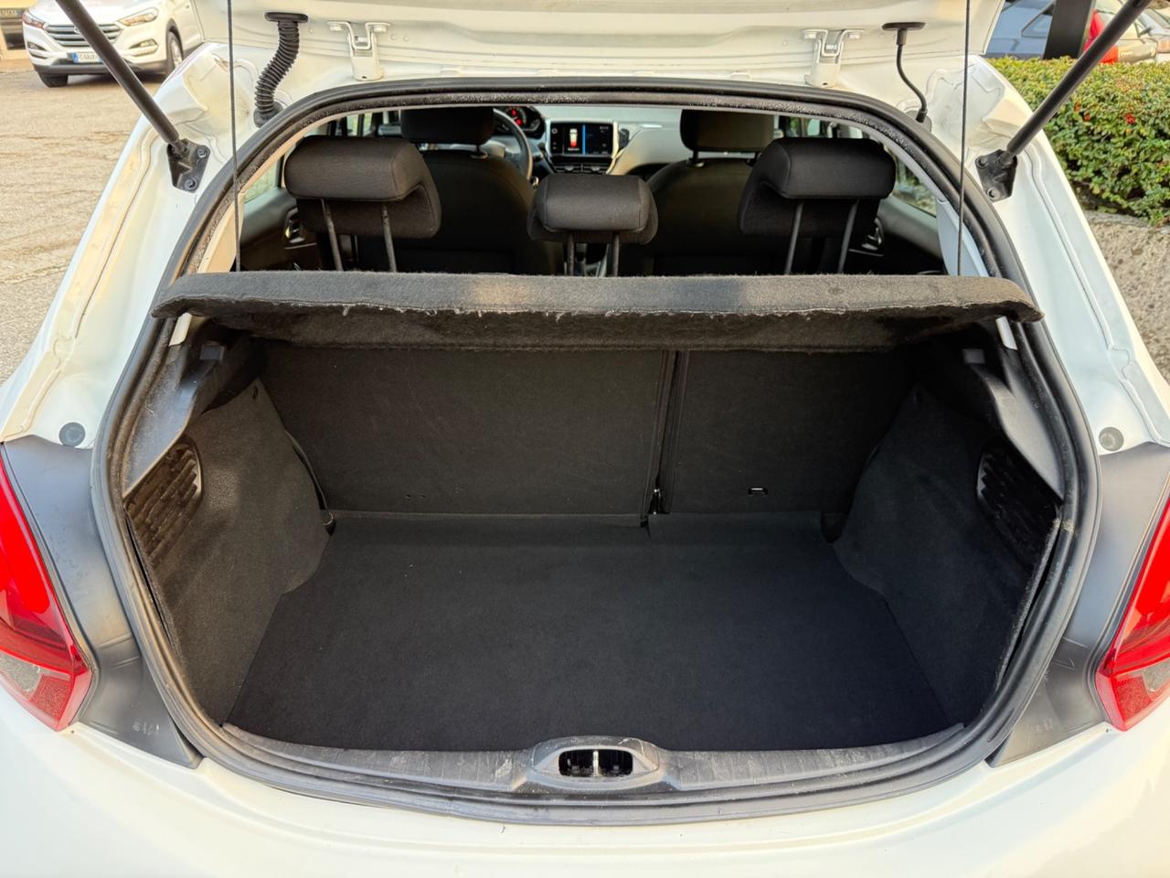 Peugeot 208 1.2i Benzina 82CV 5PT NEOPATENTATI 117.000KM