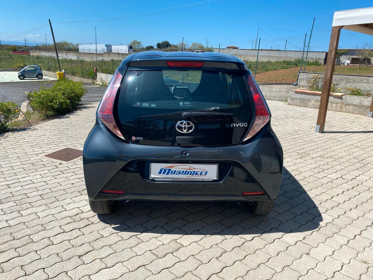Toyota Aygo 1.0 VVT-i 69 CV 5 porte x-play TSS