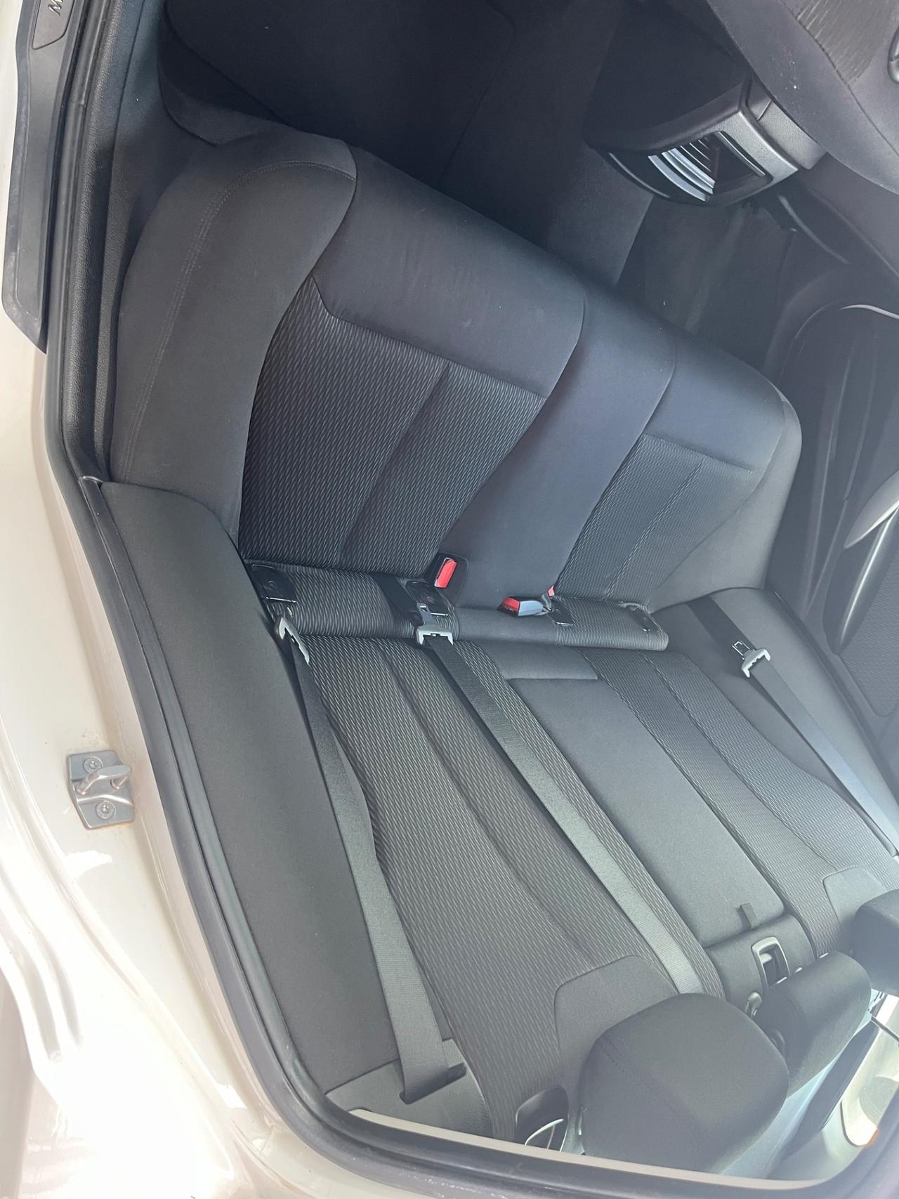 Bmw 318 318d Touring Business automatico 2013 2.0 DIESEL