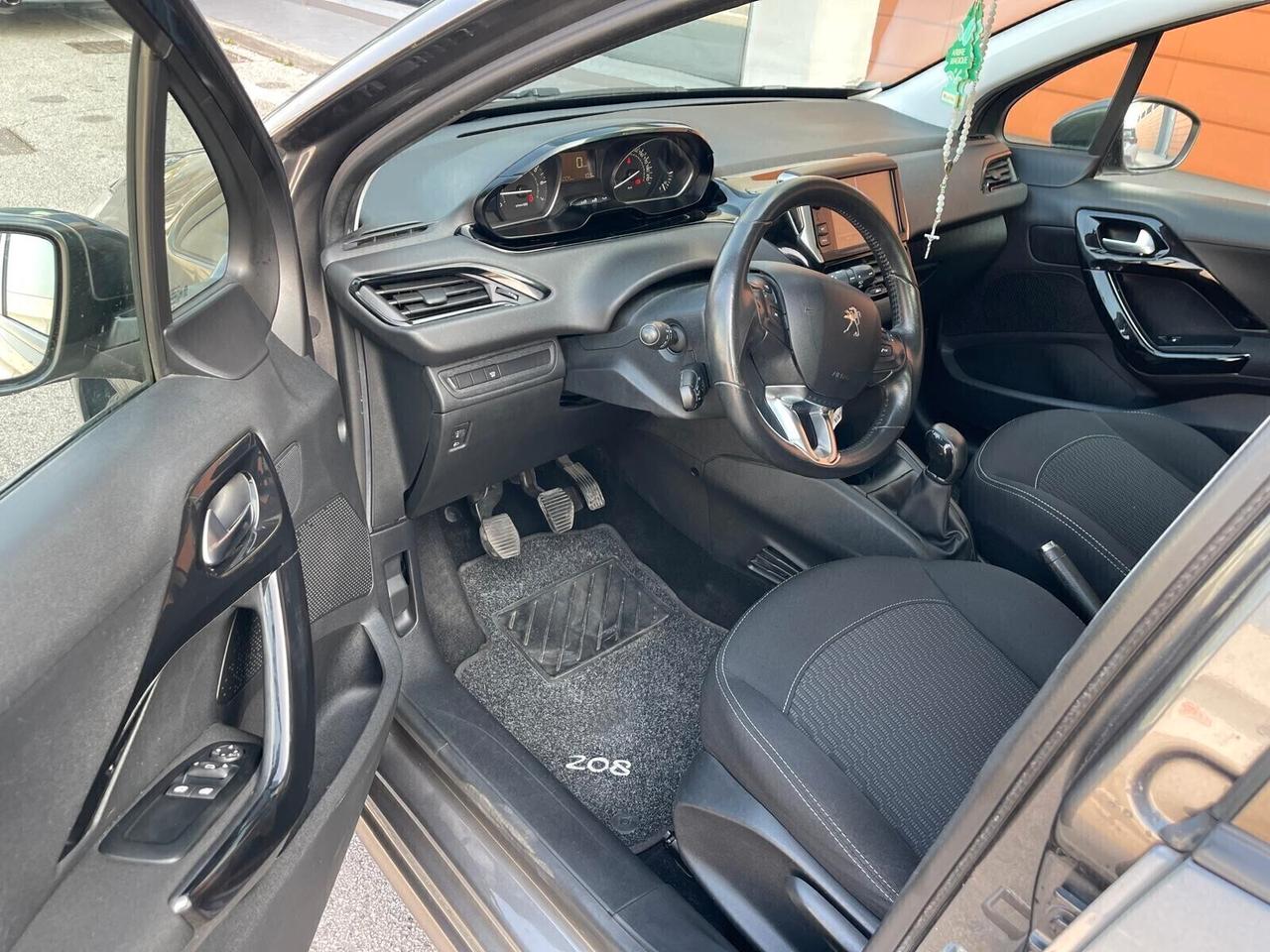 Peugeot 208 1.2 benz 82cv 5 porte - Neopatentati